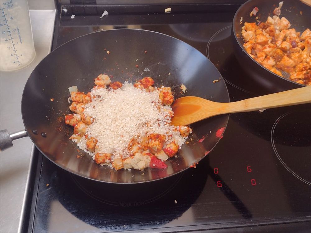 9C Cook Paella in the Spanish Kitchen - Image